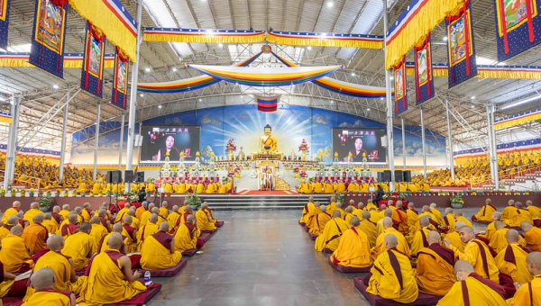 རྒྱལ་ཡོངས་བཀའ་བརྒྱུད་སྨོན་ལམ་ཆེན་མོ་ཐེངས་ ༣༩ པའི་བཀའ་ཆོས་ཉིན་དང་པོ། 